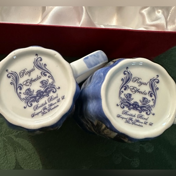 Royal Alfreda fine porcelain holiday cups (2) - Picture 4 of 6